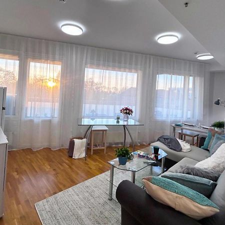 Stella'S Apartment - City Center - Free Secure Parking - Big Sun Terrace - Air Conditioning - Wifi - Tram To The Tallinn Bus Station And Old Town Εξωτερικό φωτογραφία