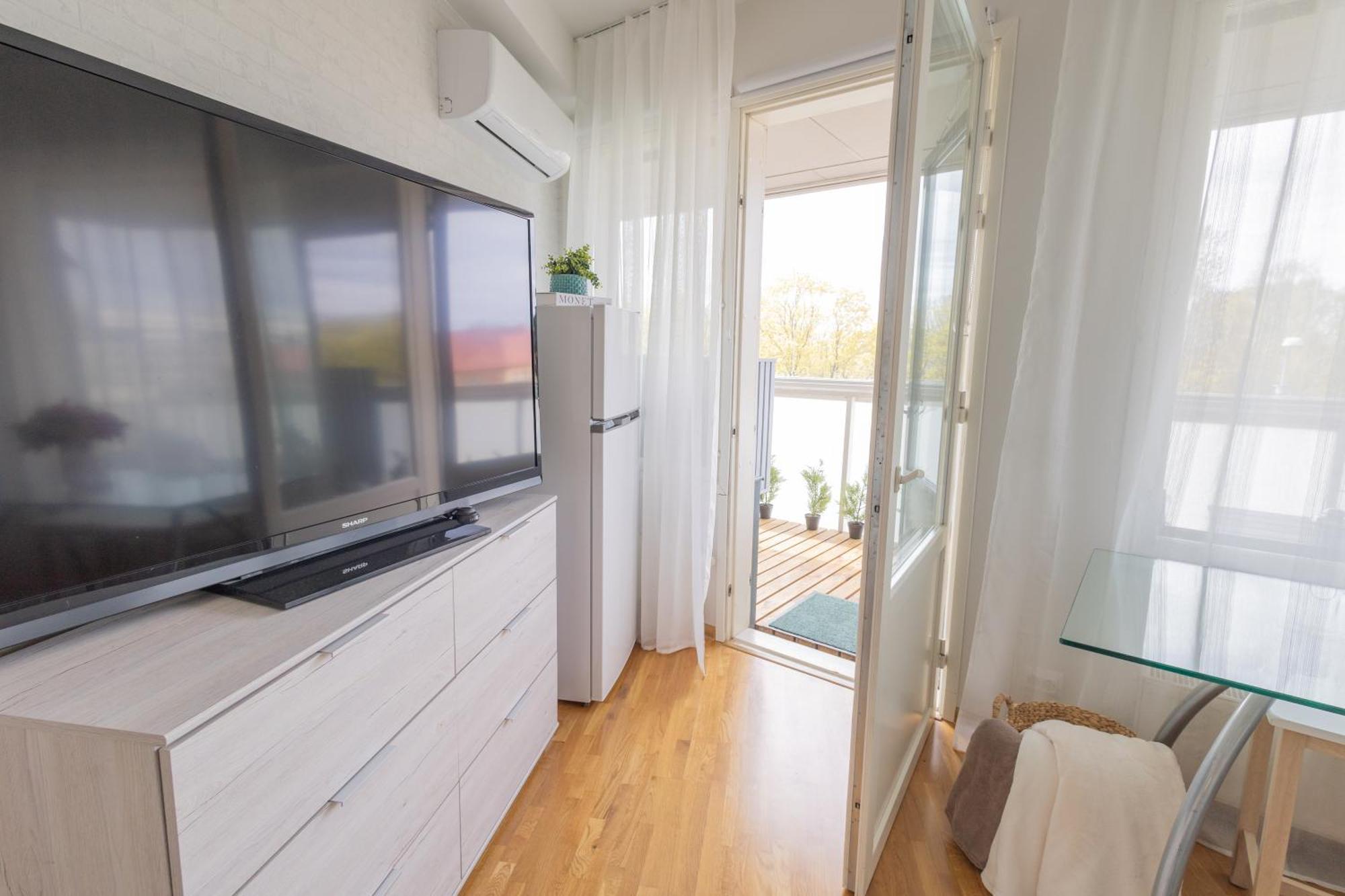 Stella'S Apartment - City Center - Free Secure Parking - Big Sun Terrace - Air Conditioning - Wifi - Tram To The Tallinn Bus Station And Old Town Εξωτερικό φωτογραφία